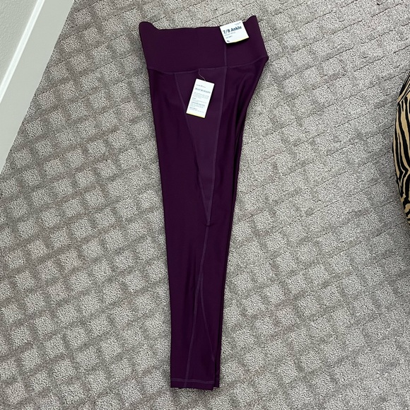 Old Navy Pants - Old Navy Deep Purple active leggings